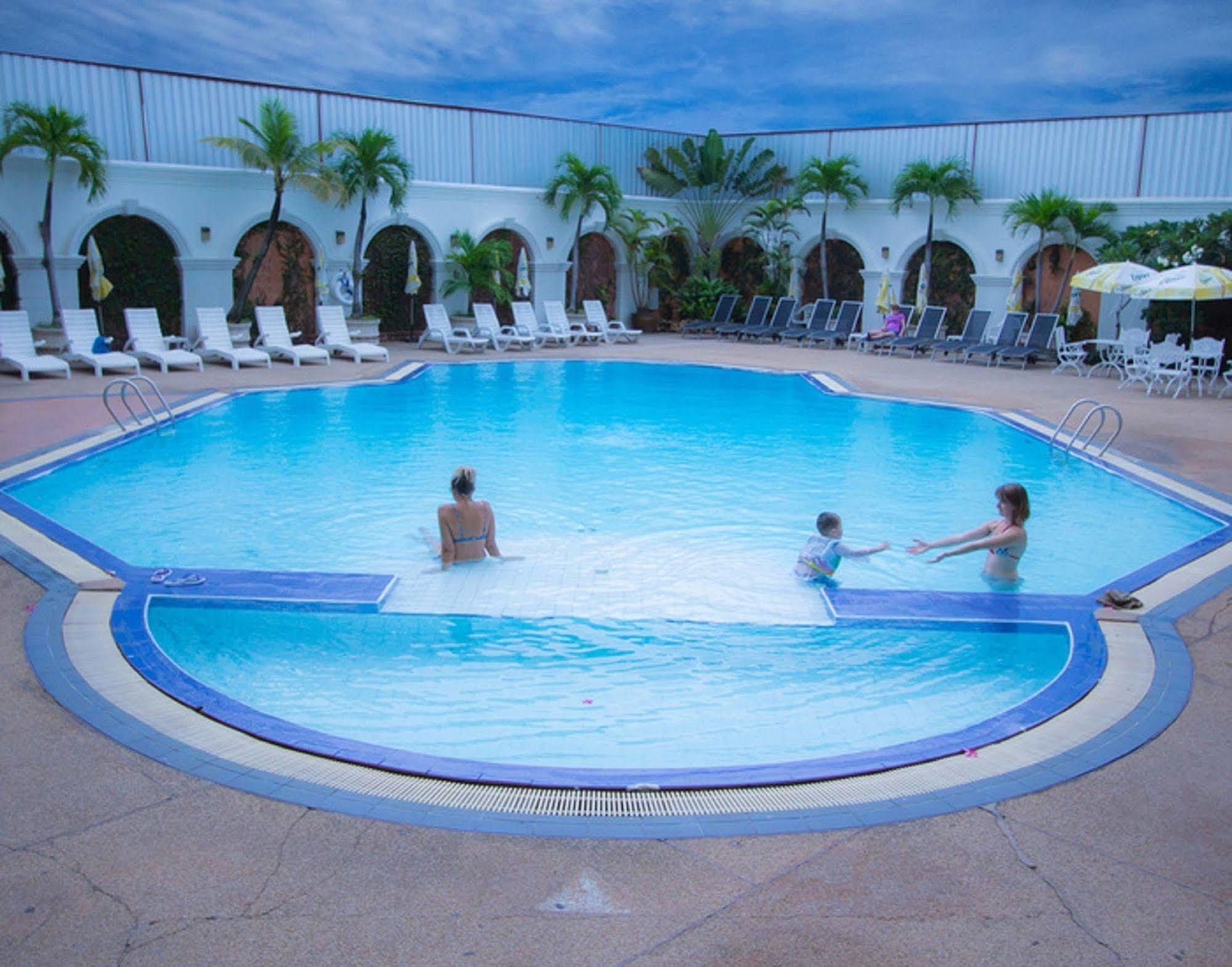 Grand Sole Pattaya Beach Hotel ภายนอก รูปภาพ